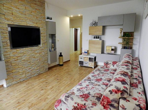 Shabby Chic Apartment Split